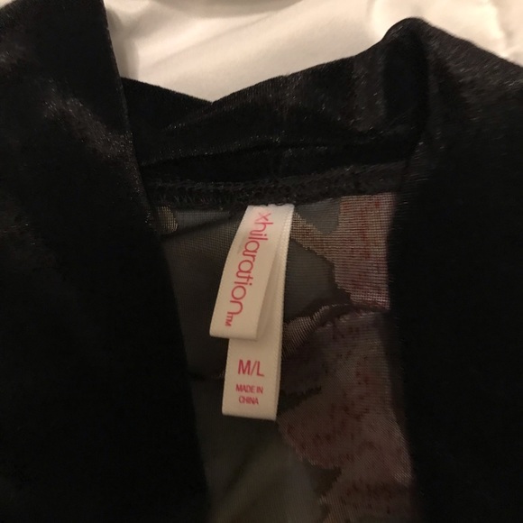 Xhilaration crop length shawl, mainly black and red coloring, lightly worn - Picture 4 of 4